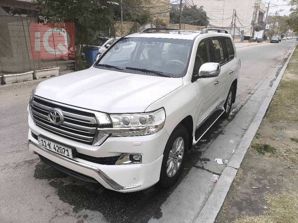 تۆیۆتا لاند کروزەر